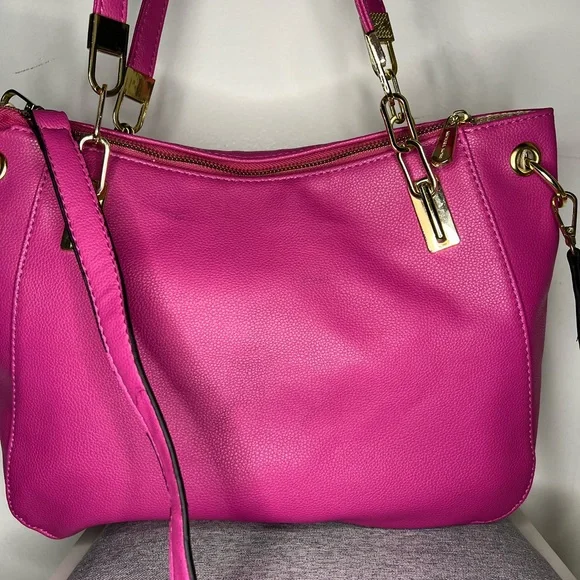 Sold Michl Kors Brooke Medium ShoulderTote - Picture 4 of 16